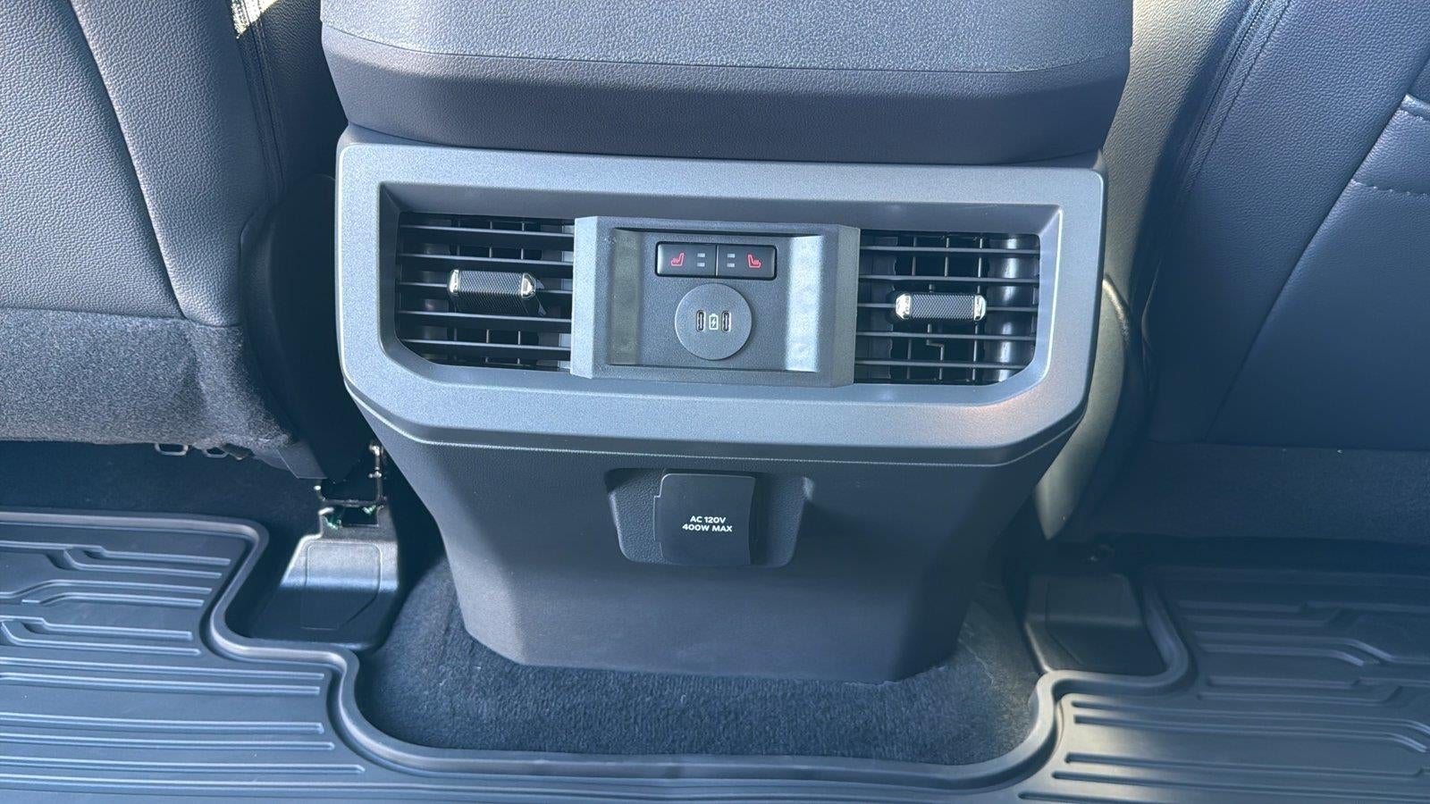 2027 Ford Super Duty F-350 Lariat