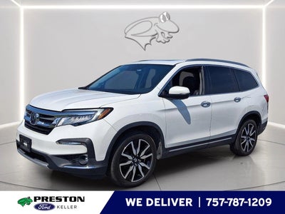 2022 Honda Pilot Touring w/Rear Captain's Chairs