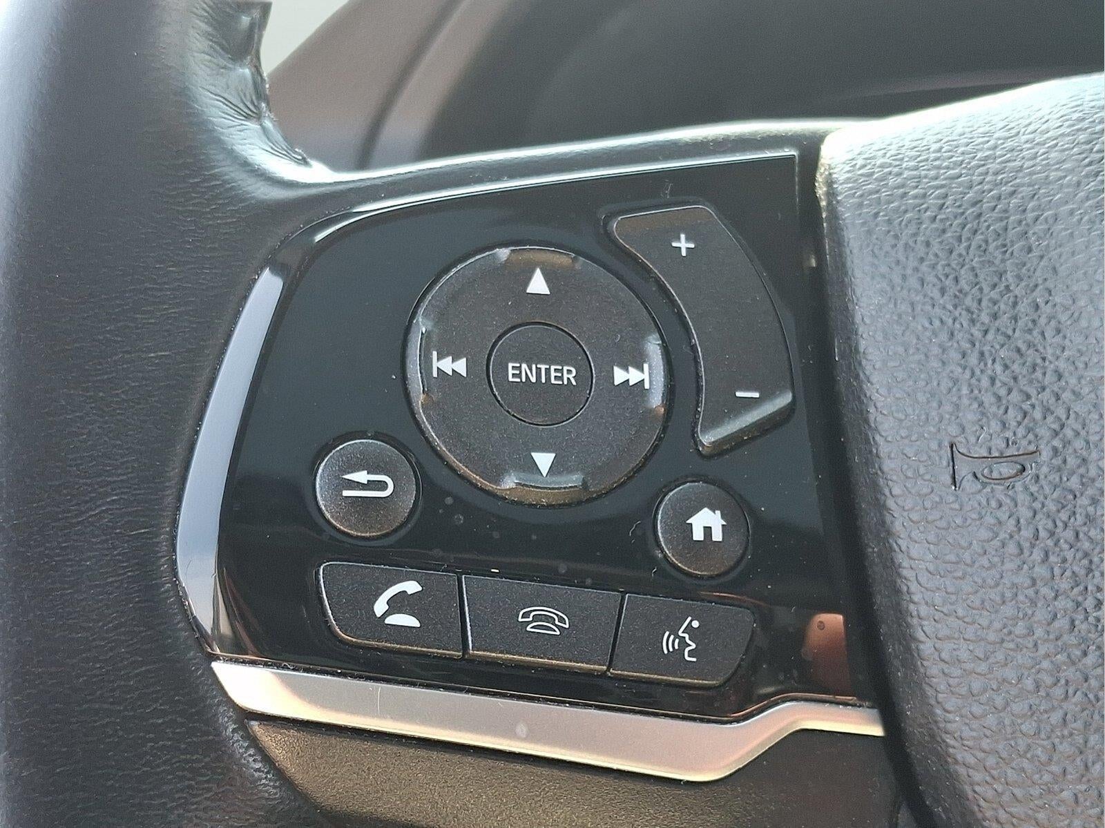 2022 Honda Pilot Touring w/Rear Captain's Chairs