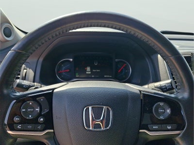 2022 Honda Pilot Touring w/Rear Captain's Chairs