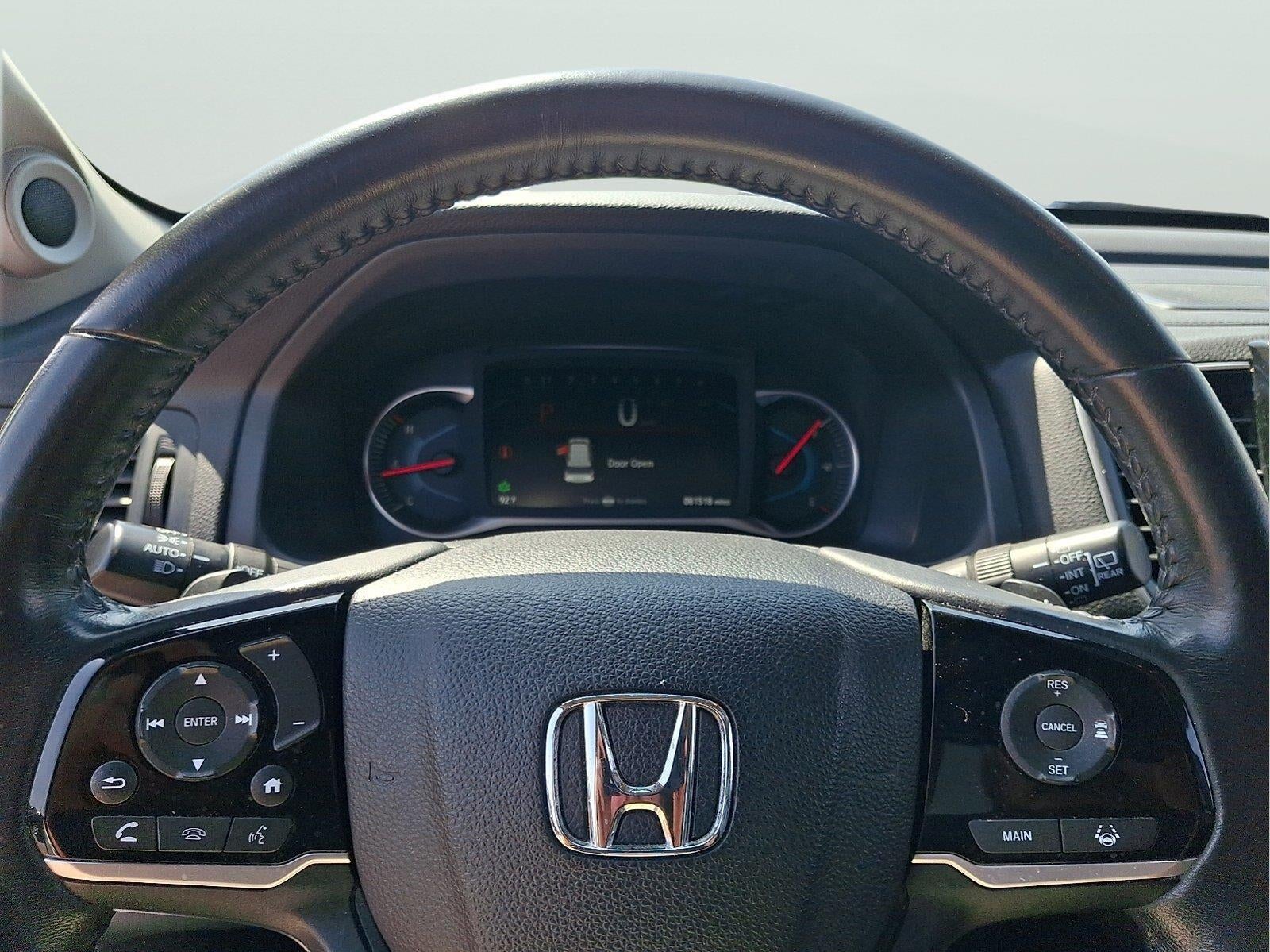 2022 Honda Pilot Touring w/Rear Captain's Chairs