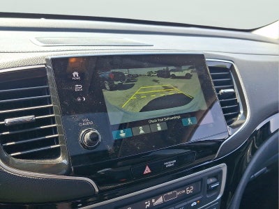2022 Honda Pilot Touring w/Rear Captain's Chairs