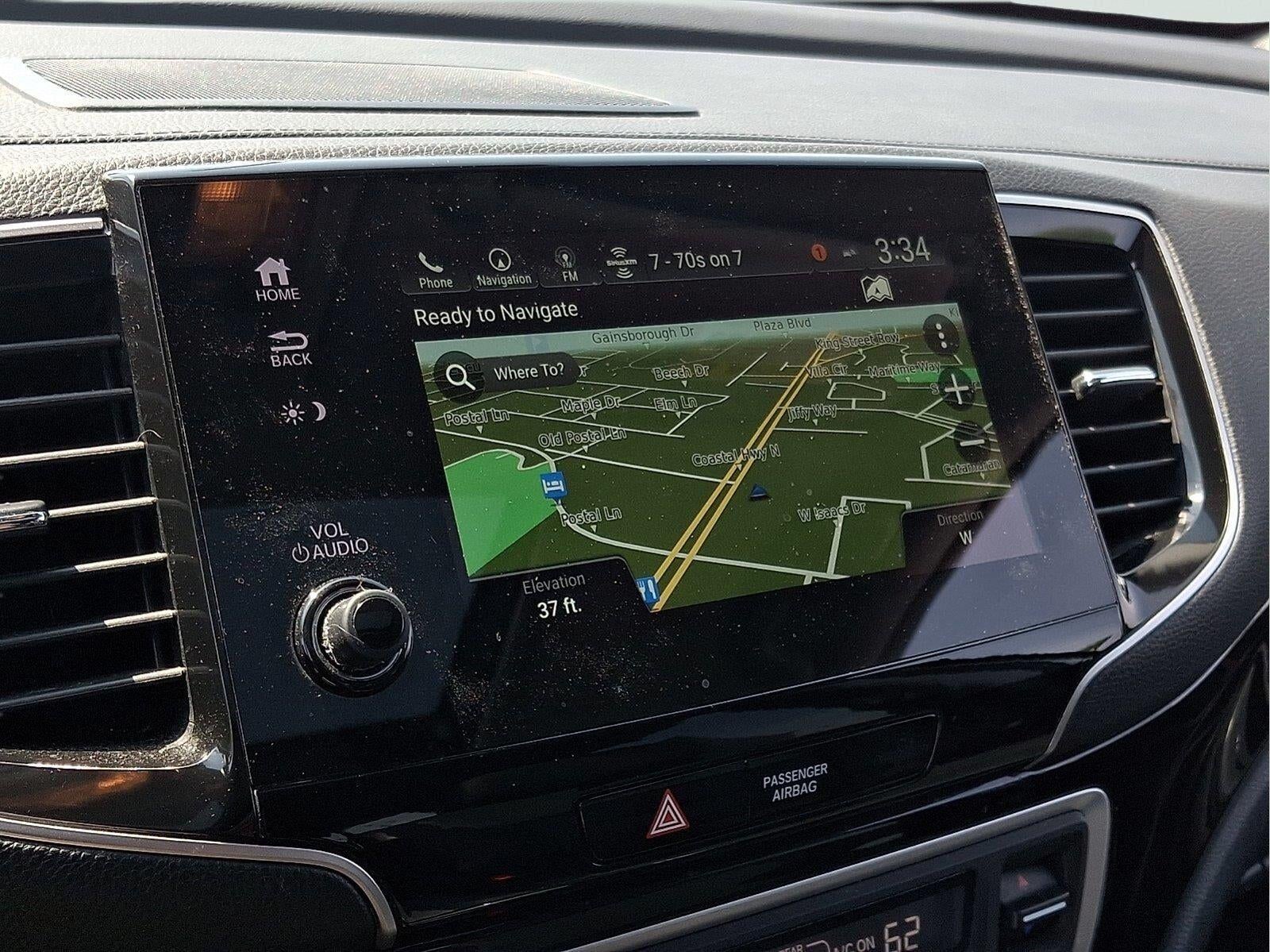 2022 Honda Pilot Touring w/Rear Captain's Chairs