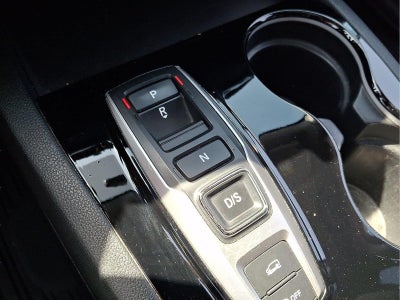 2022 Honda Pilot Touring w/Rear Captain's Chairs