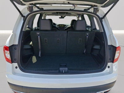 2022 Honda Pilot Touring w/Rear Captain's Chairs