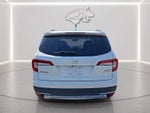 2022 Honda Pilot Touring w/Rear Captain's Chairs
