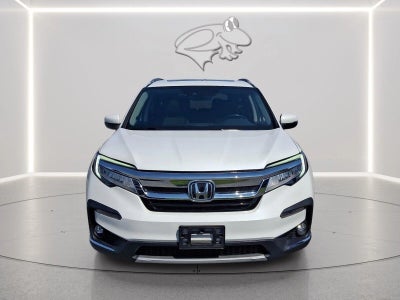 2022 Honda Pilot Touring w/Rear Captain's Chairs